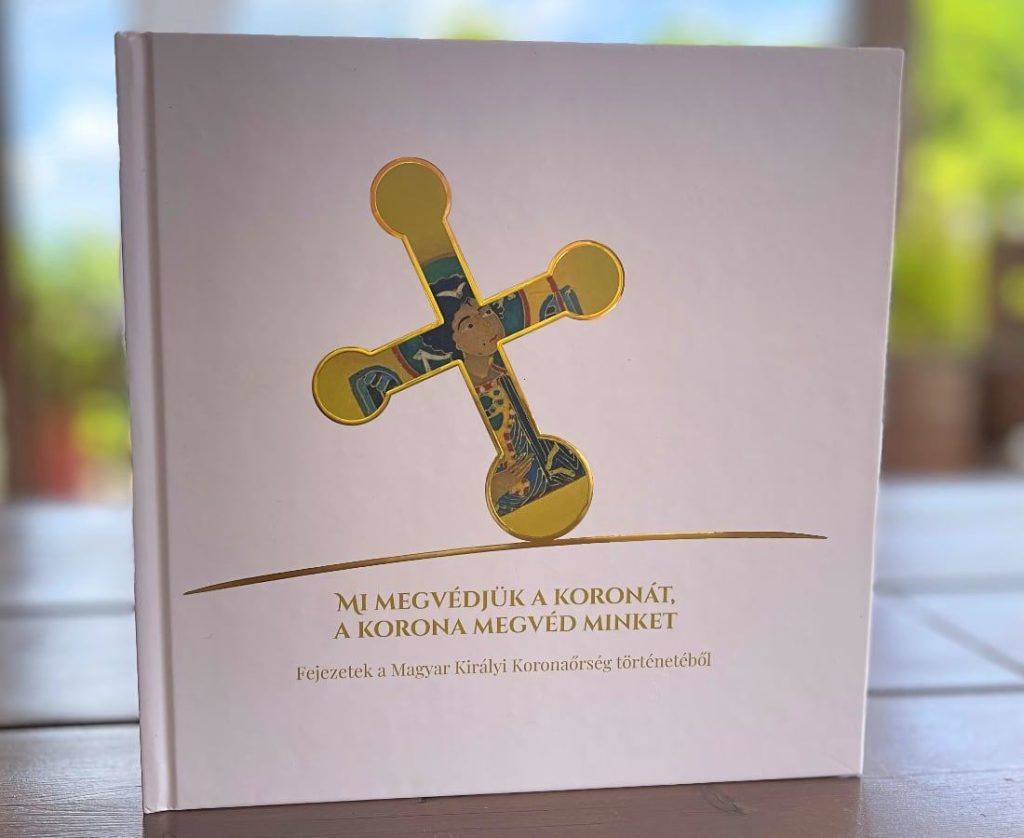 Mi megvédjük a koronát, a korona megvéd minket